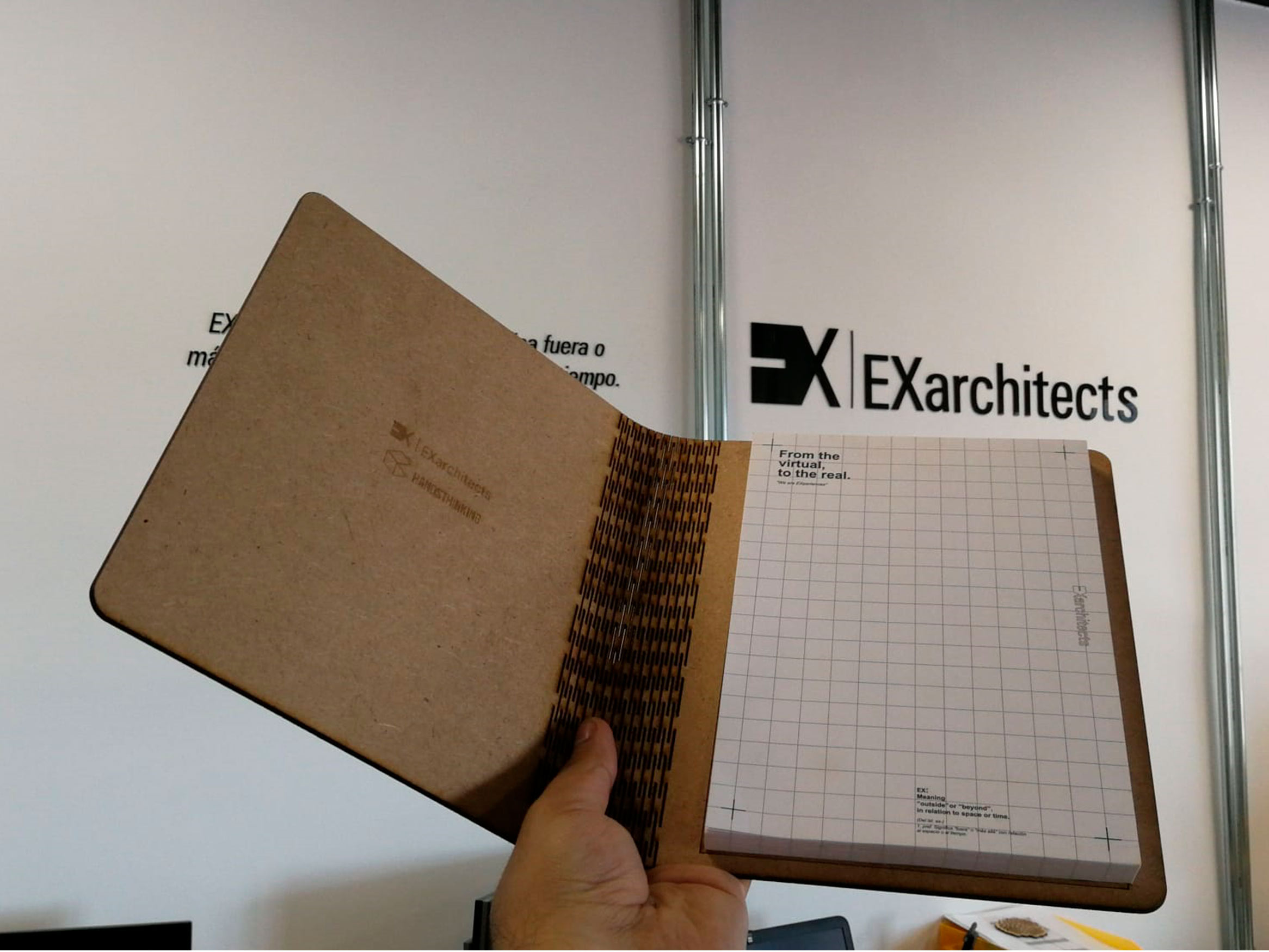 Libreta hecha con Kerfing por EXarchitects para Hands Thinking 2020