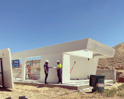 Implantación de vivienda industrializada en parcela urbana